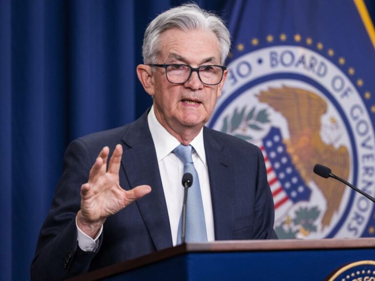 Fed mantém taxas inalteradas mas prepara mais duas subidas